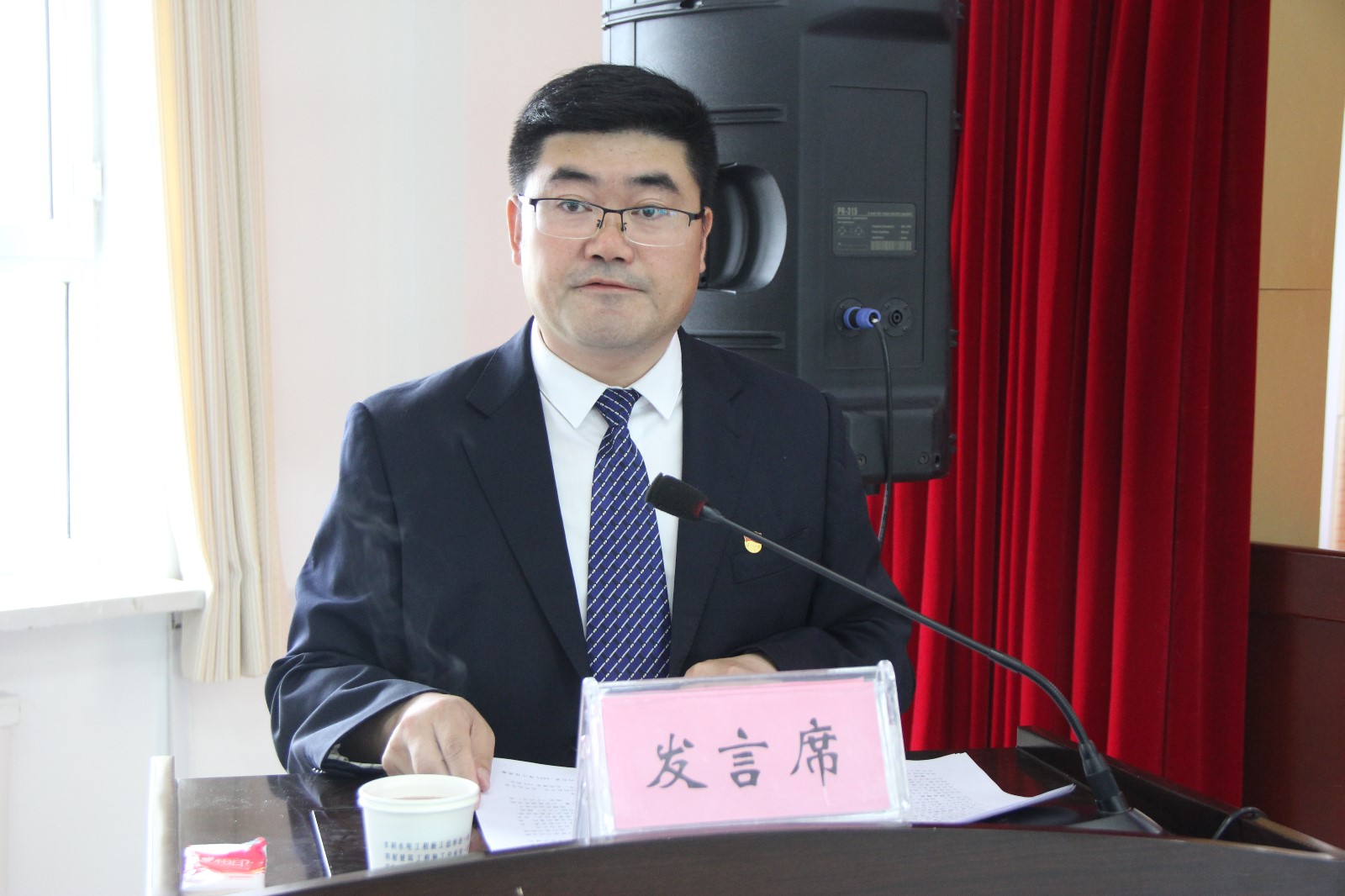黨委副書記、總經(jīng)理石體偉作黨委工作報(bào)告.JPG