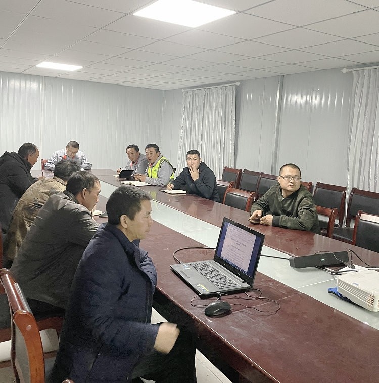3.2落實(shí)安全會(huì)議精神 突出重點(diǎn)夯實(shí)責(zé)任1_副本.jpg