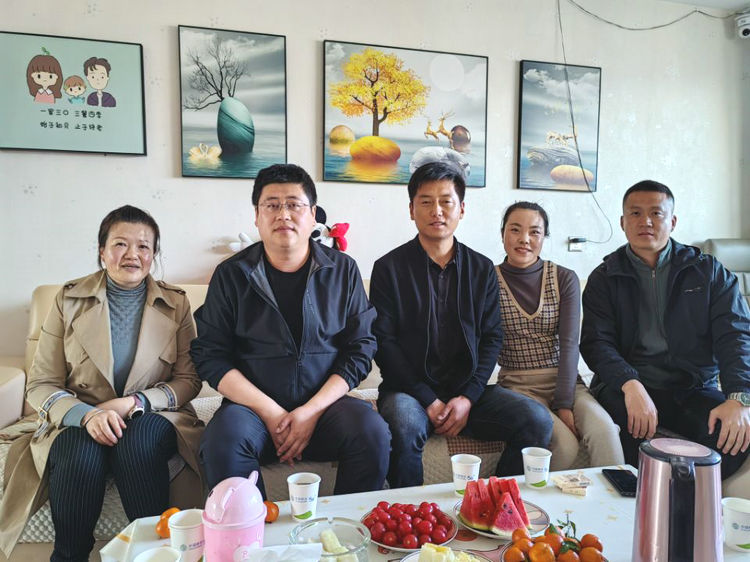北方集團(tuán)廣廈公司慰問少數(shù)民族干部1_副本.jpg
