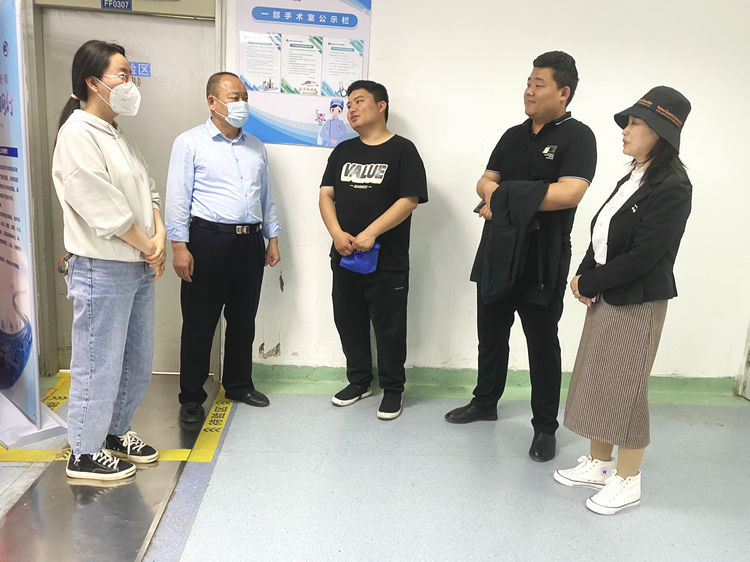 0511關(guān)愛員工 愛心基金送溫暖1_副本.jpg