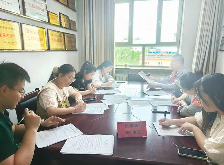 0519北方集團工業(yè)設(shè)備安裝公司開展民族團結(jié)政策法律法規(guī)專題測試_副本.jpg